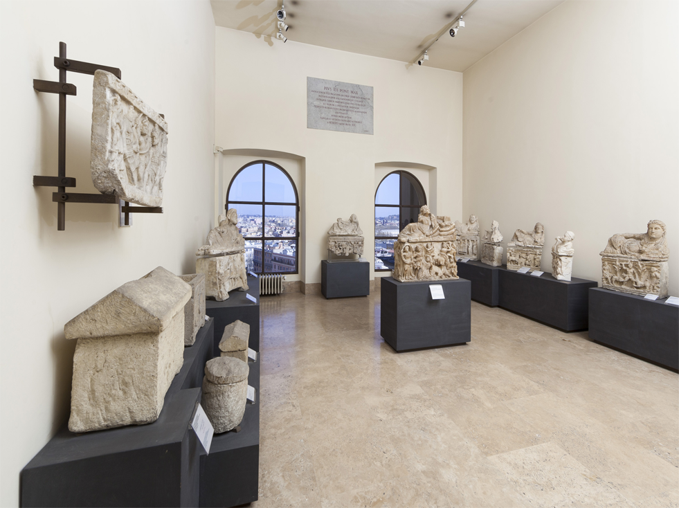 Salas XI y XII. Urnas cinerarias de época helenística