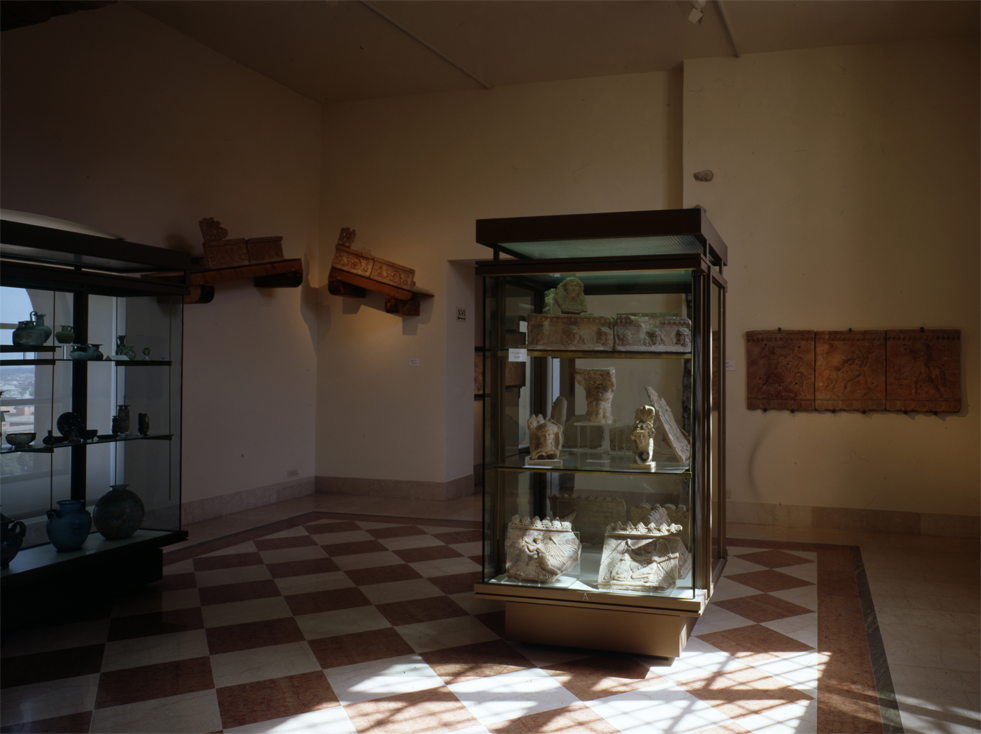 Room XVI. Antiquarium Romanum, terracottas, glass, ivories