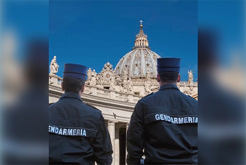 Toda la historia de la Gendarmería Vaticana en un volumen único y nuevo