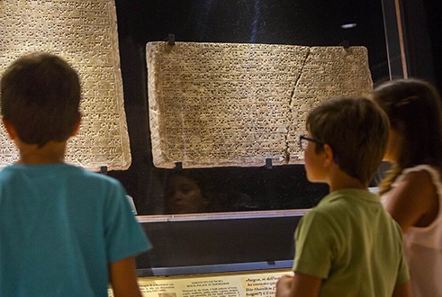 Auf den Spuren Champollions die Hieroglpyhen-Schrift entdecken