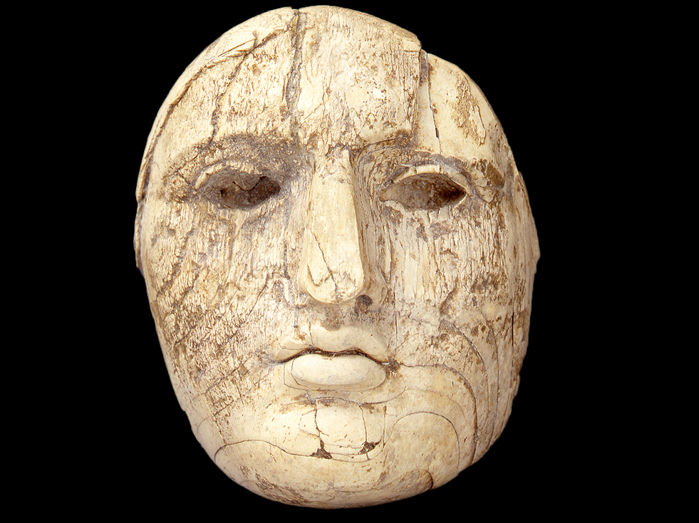 Kopf und Arm einer chryselephantinischen Statue der Athene