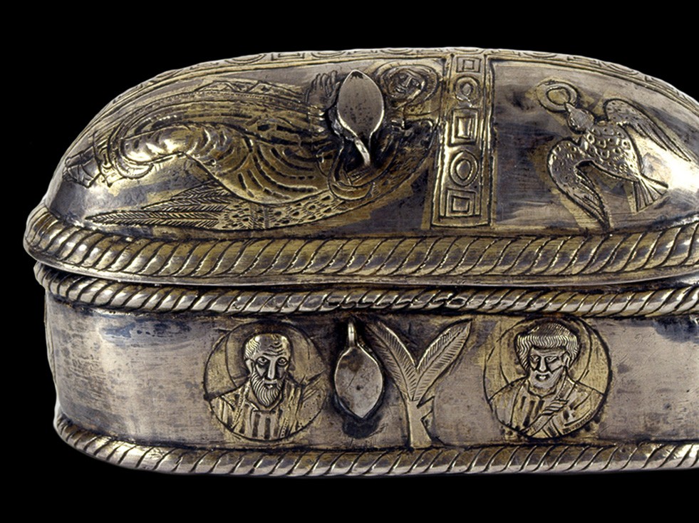 Pyxide en argent : l’Adoration de la Croix (Capsella Vaticana)