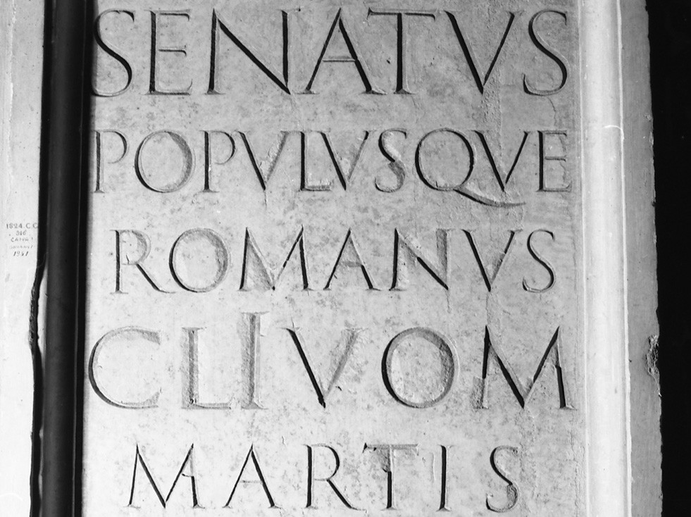 Inscriptions sur des travaux dans le clivus Martis