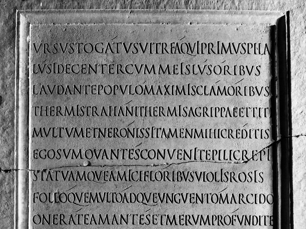 Inscription en vers « en l’honneur » d’Ursus togatus