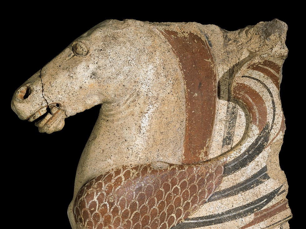 Acroterio con caballo alado