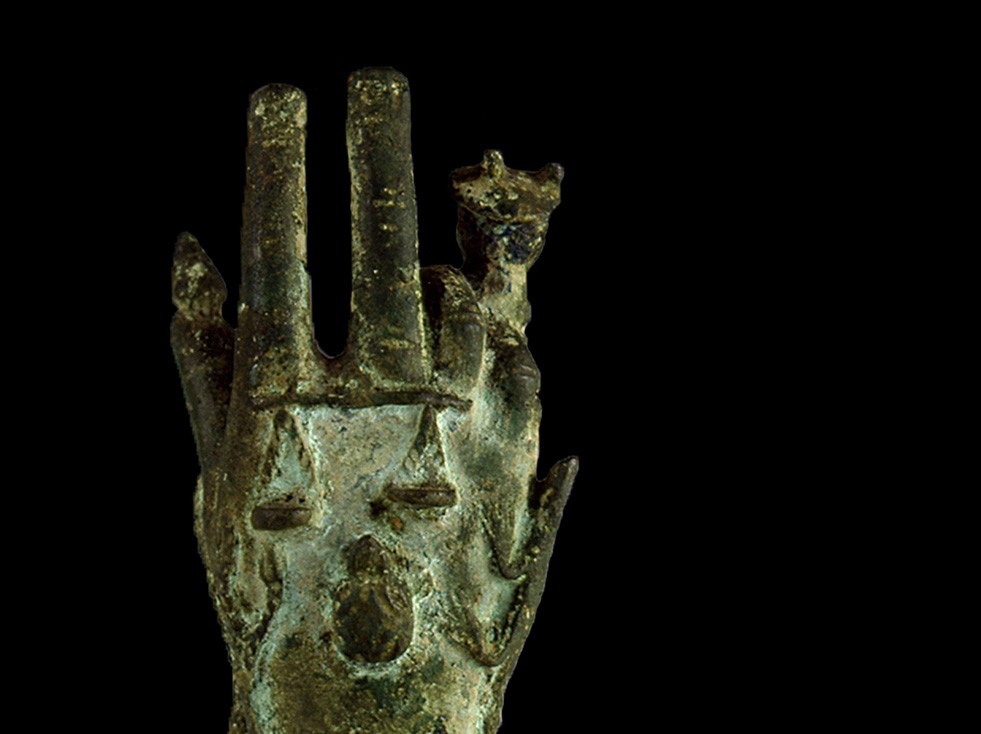 Mano del culto de Sabacio