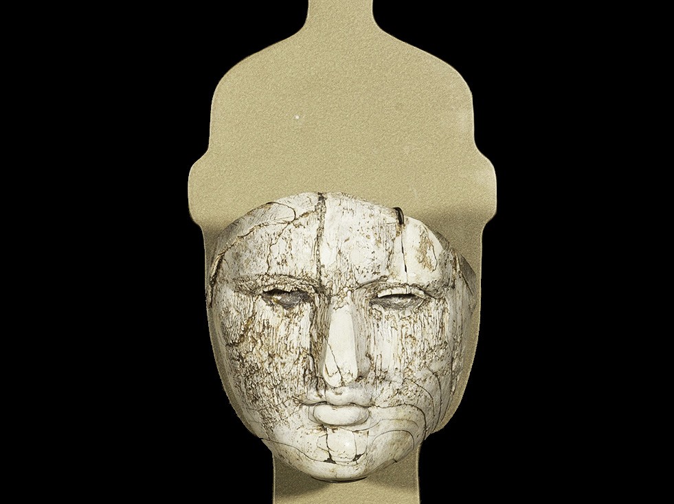 Testa e braccio di statua crisoelefantina di Atena