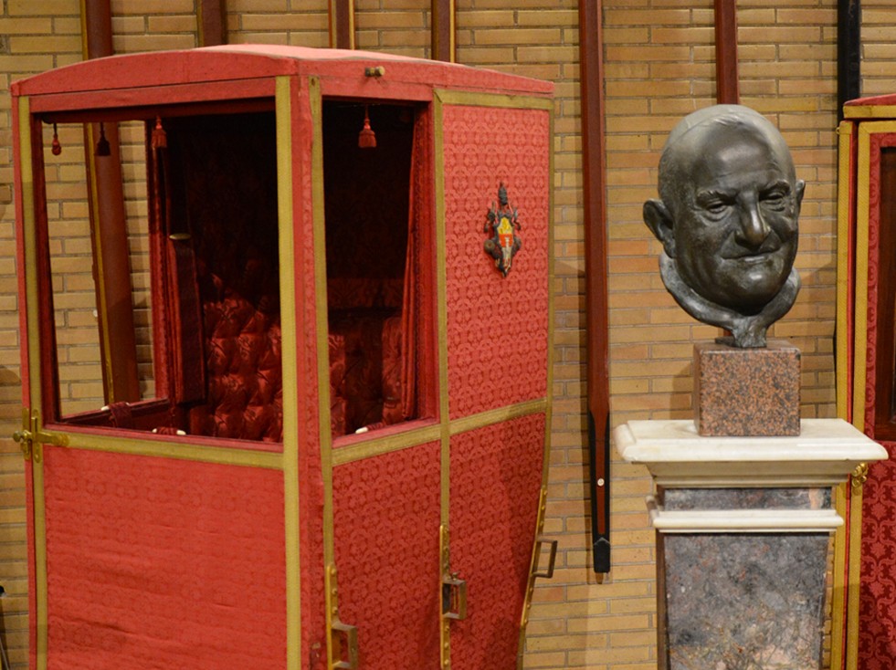 Sedan chair of Pope John XXIII