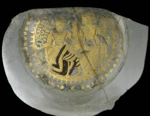 Fondo de plato de cristal dorado con personificaciones de Roma y Constantinopla, primera mitad siglo IV d.C.