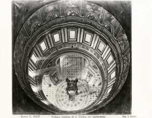 R. Moscioni, „Innenansicht der Lanterne“, Petersdom, 1903–1921
