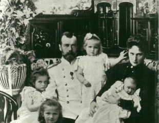 L'Imperatore Nicola II e l'Imperatrice Alexandra coni loro figli