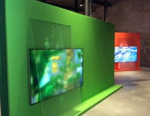 Monika Bravo, “Arche-types: the Sound of the Word is beyond Sense”, 2015, installation (LED monitor, glass, wood panel), modular digital processing