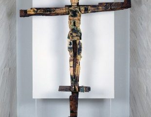 Mimmo Paladino, “Crocifisso”, 2002, wood and glazed terracotta
