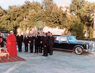 Mercedes-Benz 600 Pullman Landaulet (W 100). Versione speciale per il Vaticano, 1965. Donata a Papa Paolo VI nel settembre 1965