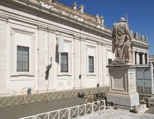 External wall of the “Braccio di Carlo Magno”, Saint Peter’s Square